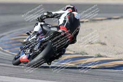 media/Dec-01-2025-Moto Forza (Mon) [[2daa91e15f]]/1-Advanced Group/Session 2 Turn 11 Backside/